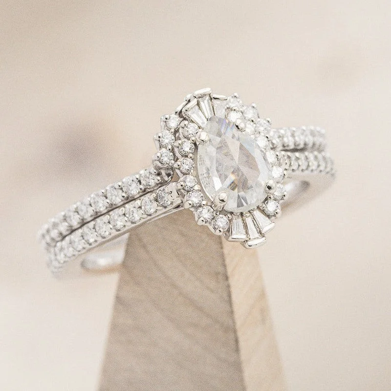 "THEIA" - PEAR CUT MOISSANITE ENGAGEMENT RING WITH DIAMOND TRACER