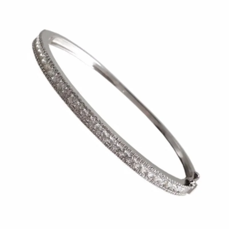 18K White Gold Diamond Bangle