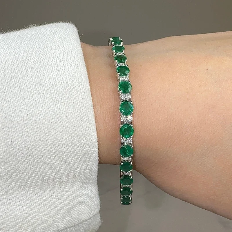 Round Brilliant Diamond and Emerald 4 Claw Bracelet BRDE45345