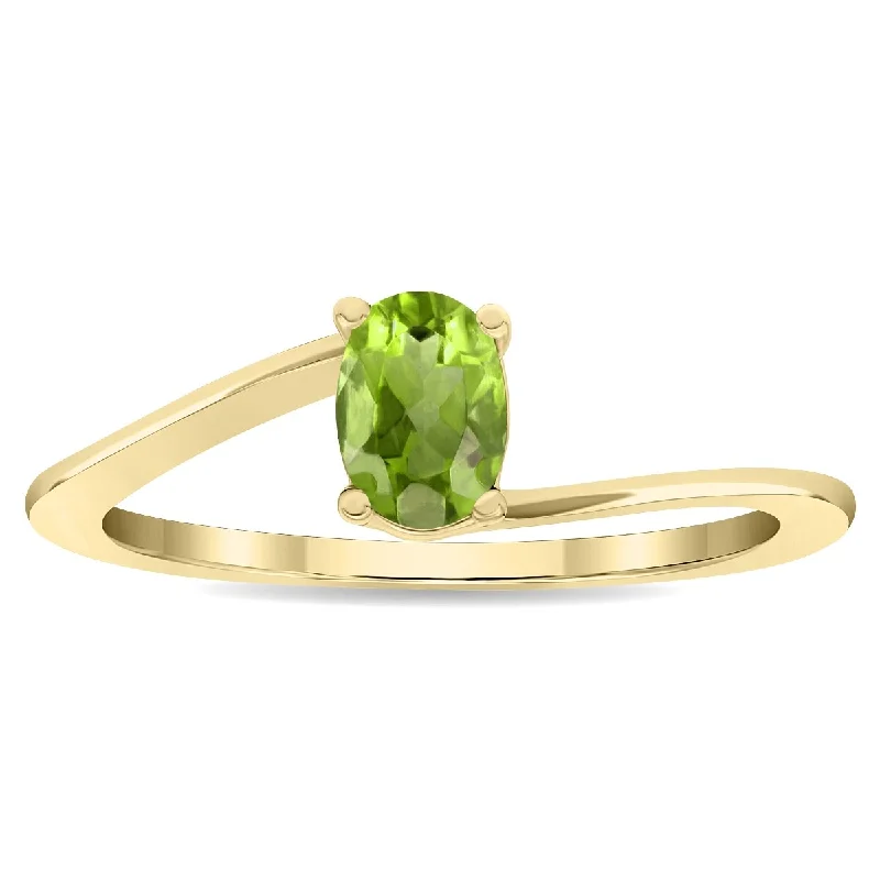 Women's Solitaire Oval Shaped Peridot Wave Ring in 10K Yellow Gold